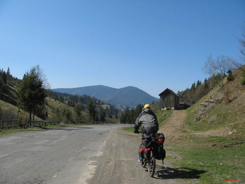 Спуск с перевала Торунский до поселка Лопушное.